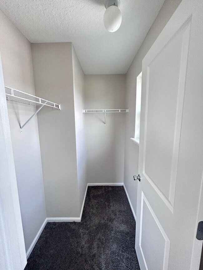 Building Photo - Beautiful 5 Bed 3 Bath in the desired Bannon Lakes Communiity