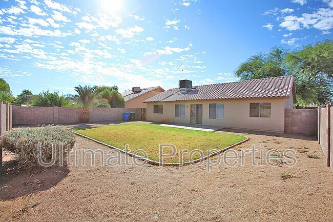 Building Photo - 8546 W Meadowbrook Ave