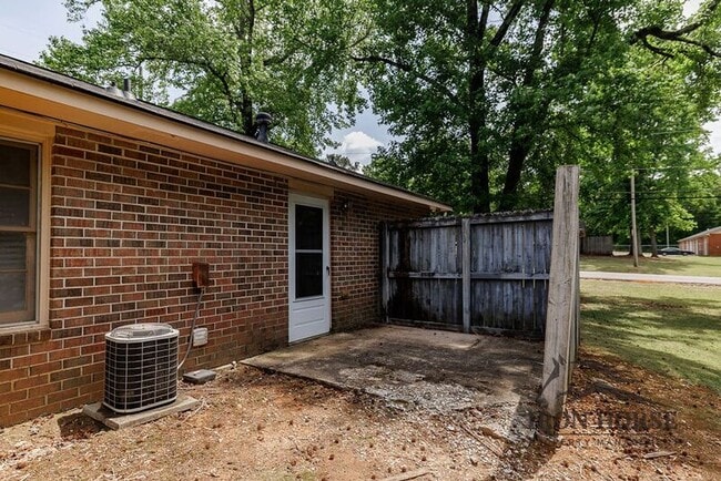 Building Photo - 229 N Burson Ave