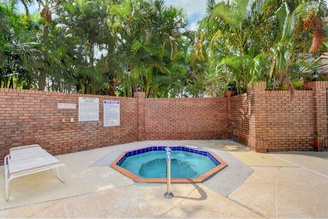 Building Photo - 1004 Landings Blvd