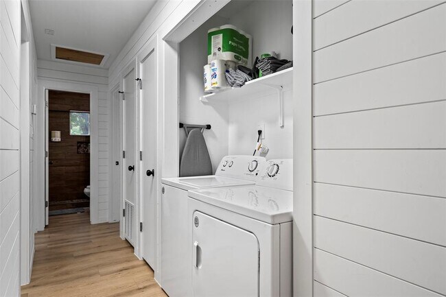 Building Photo - 3002 Brinwood Ave