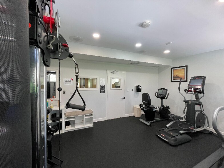 Building Photo - 1953 SW 15th St