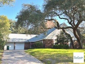 Building Photo - Charming brick home on an oversized lot wi...