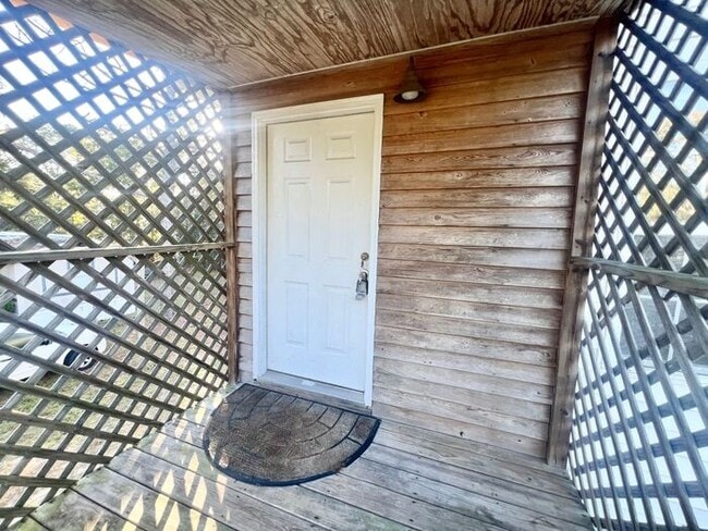 Building Photo - Coming Soon! HWY 421 Studio  15 mintues out of Wilmington, peaceful country life