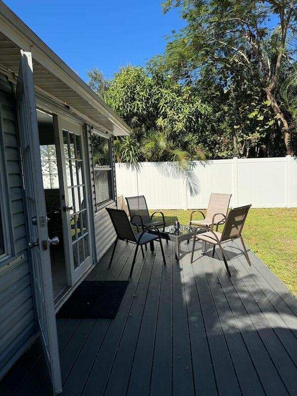 Building Photo - 601 N Pennock Ln