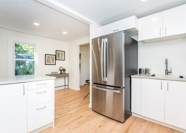 Building Photo - 23 Cheney St