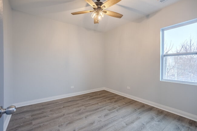 Building Photo - 1013 W 18th Pl