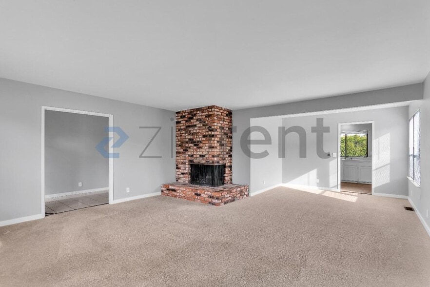 Building Photo - 25 Leslie Ct