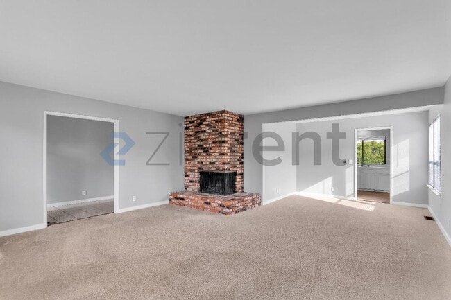 Building Photo - 25 Leslie Ct