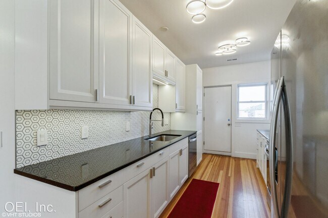 Building Photo - 3 br, 1 bath House - 321 Main Street