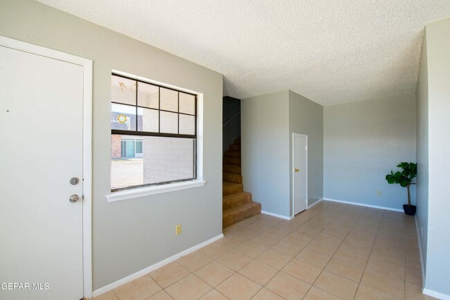 Building Photo - 10824 Ivanhoe Dr