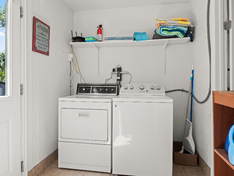 Building Photo - 544 E 600 N