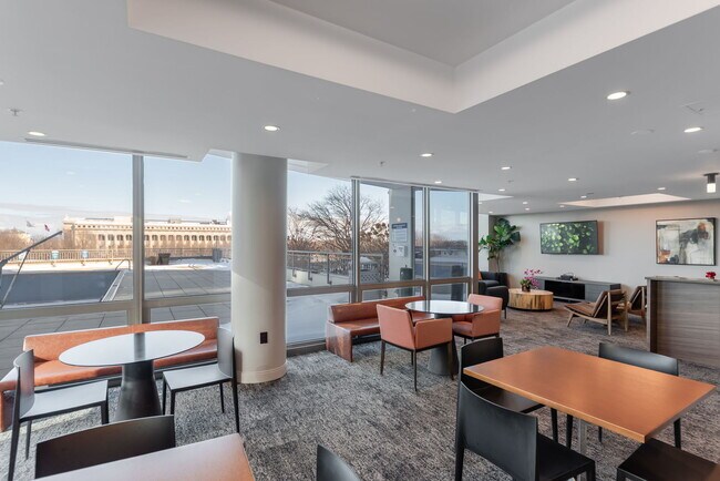 Building Photo - 1235 S Prairie Ave