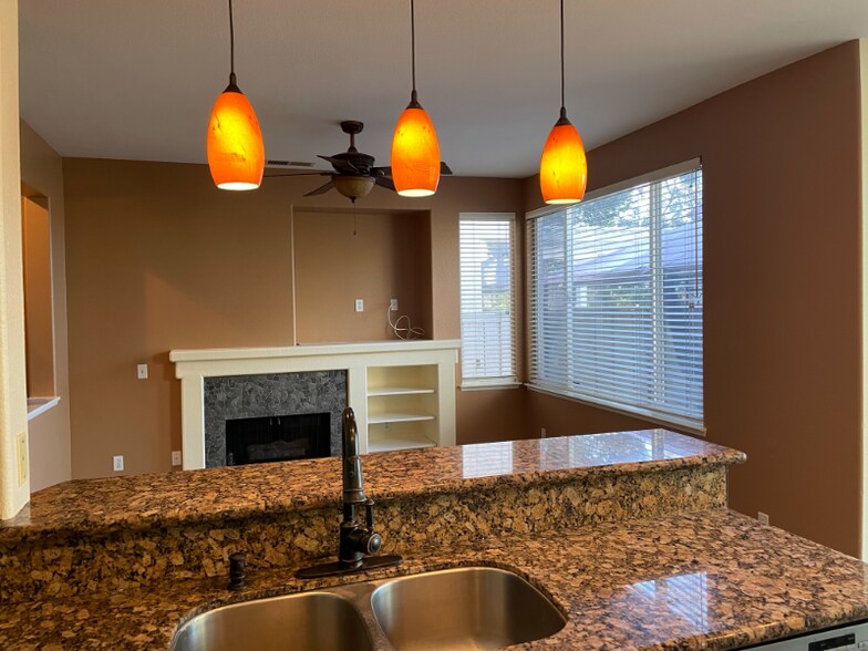 Building Photo - 11595 Compass Point Dr N