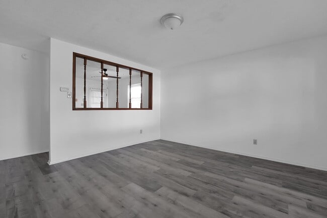 Building Photo - 3384 Norwalk Rd