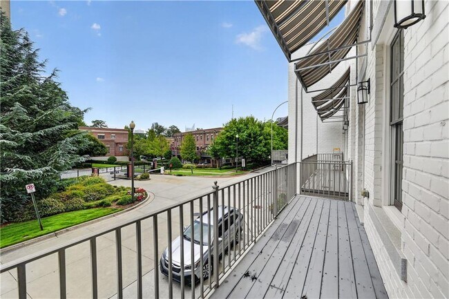 Building Photo - 308 Stonemont Dr NW