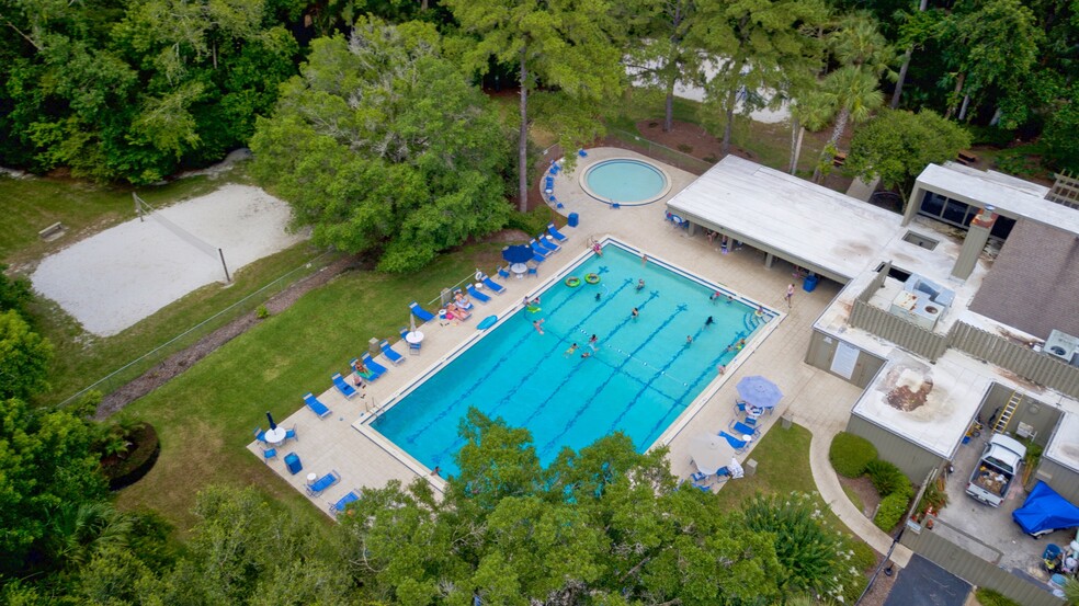 The Highland Community Pool, Volleyball Courts, Basketball - 480 Club Dr