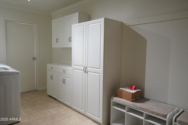 Building Photo - 8902 E Cholla St