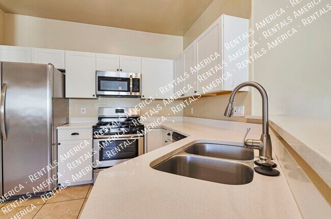 Building Photo - 8321 N Rocky View Ln