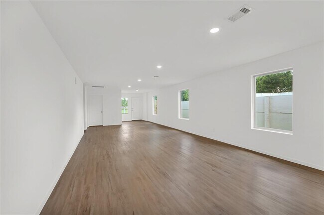 Building Photo - 17942 Becker Lndg Dr