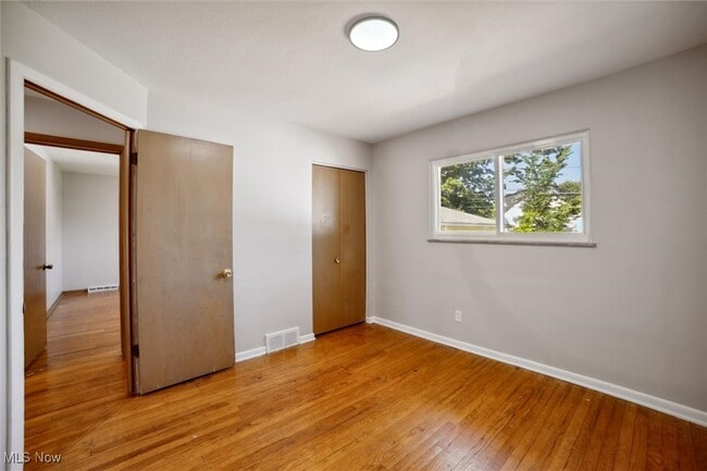 Building Photo - 5440 E 141st St