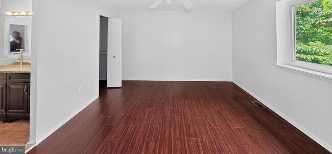 Building Photo - 9814 Rainleaf Ct