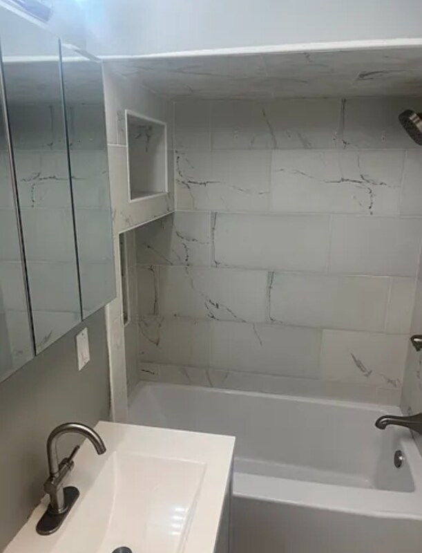 Building Photo - 76 Main St