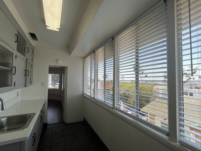 Building Photo - ~ Front Row Seat For Spectacular Sunsets! ...