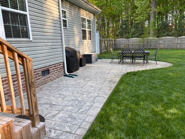 Building Photo - GRASSFIELD - Lauren's Cove