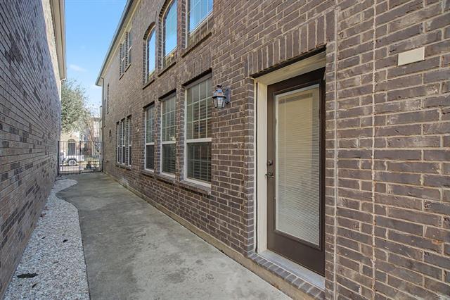 Building Photo - 228 Buckingham Ave