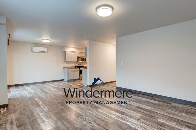 Building Photo - 3 Bedroom, 2 Bath Condo in Summerwind Community