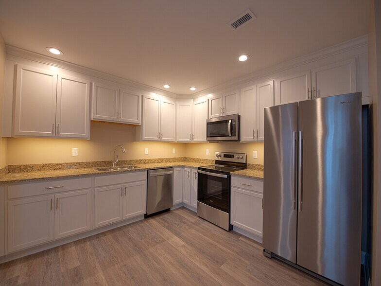 Building Photo - 43 E Bald Eagle St