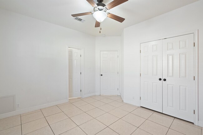 Building Photo - 206 Saddle Blanket