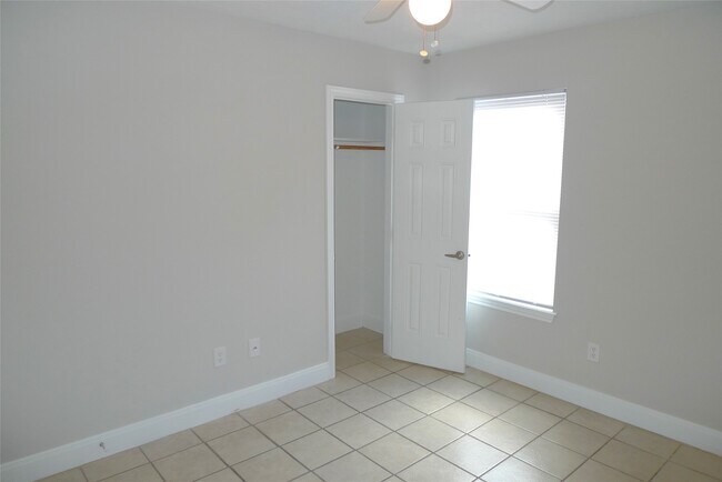 Building Photo - 19939 Great Elms Dr