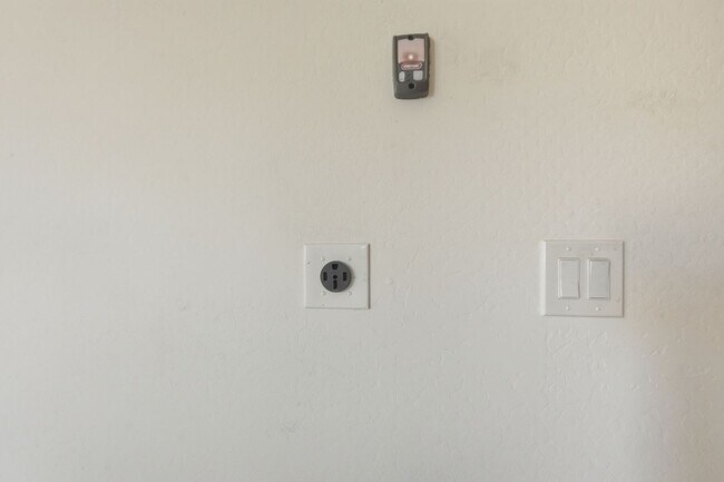 Building Photo - Gated Community Amazing ameneties