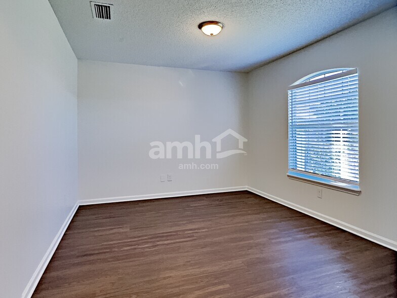 Building Photo - 3766 Woodbriar Dr