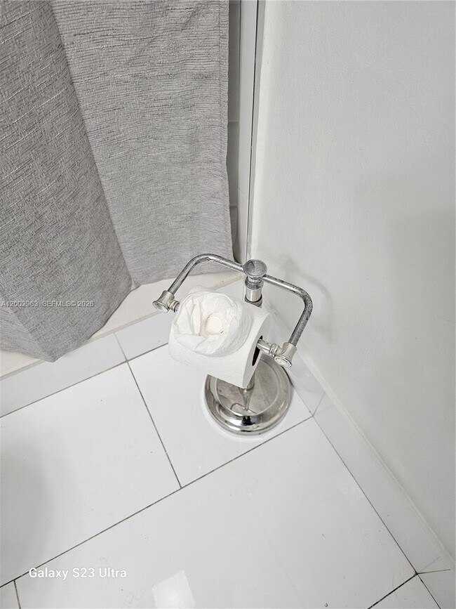 Building Photo - 20400 W Country Club Dr