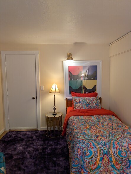 Room#3 - 12067 Gearhart Rd