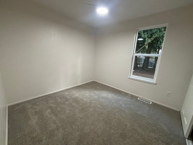 Building Photo - 4435 Fir Dr NE