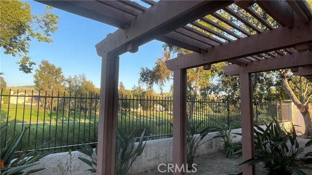 Building Photo - 26 Reata