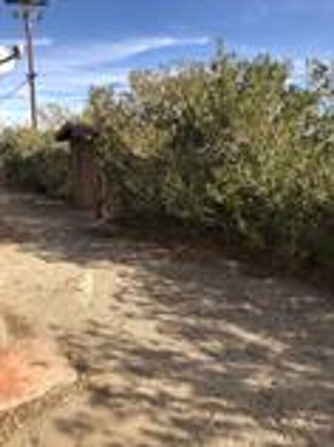 Building Photo - 7153 Elm Ave