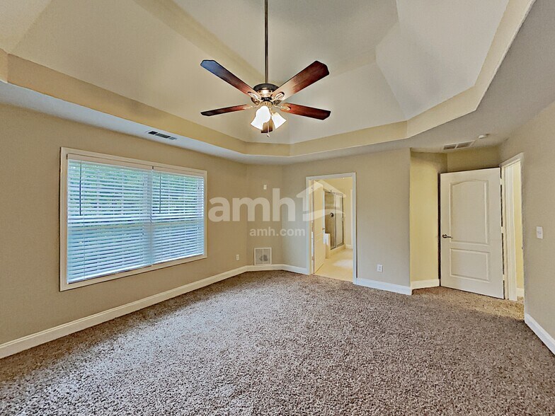 Building Photo - 712 Gatwick Ct