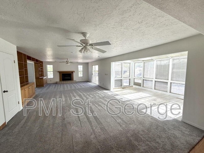 Building Photo - 2506 W Grandview Dr
