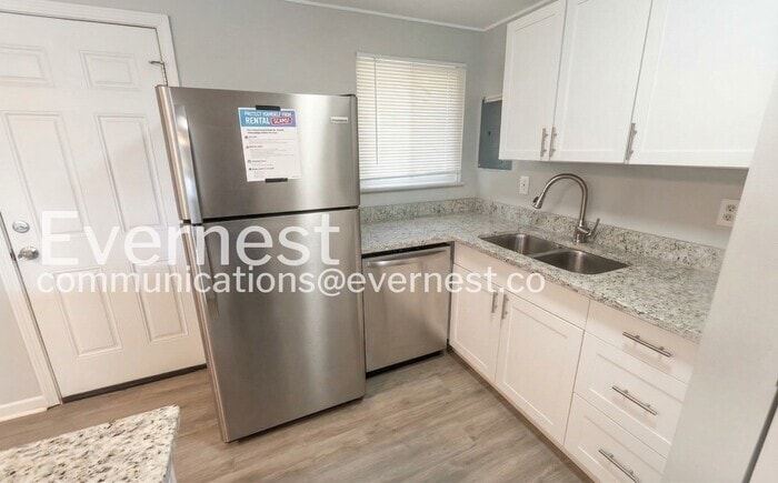 Building Photo - 1423 Marty Dr