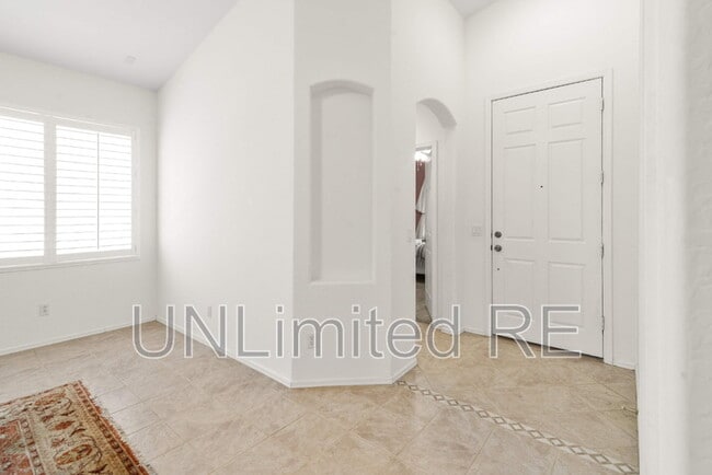 Building Photo - 7889 N Music Mountain Ln