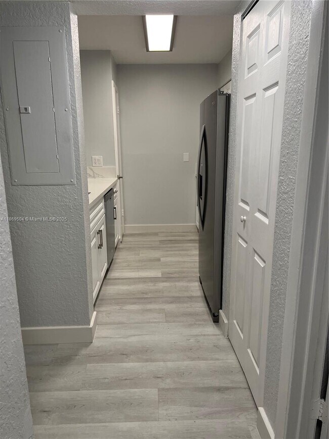 Building Photo - 2871 N Oakland Forest Dr