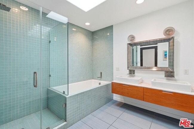 Building Photo - 5995 Saturn St