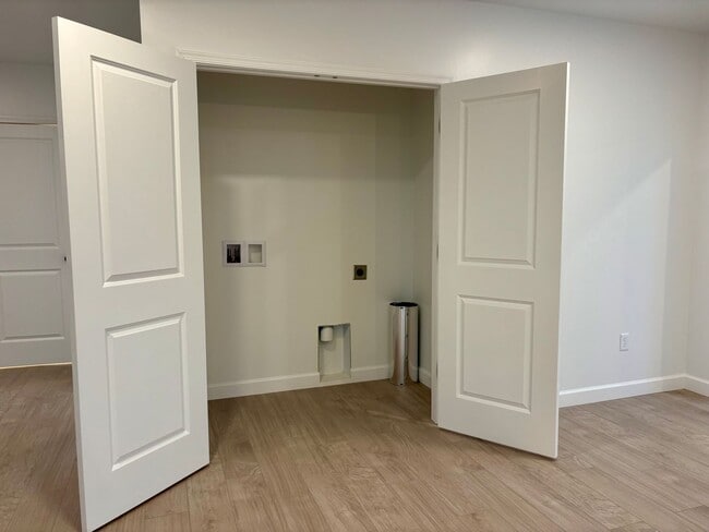 Building Photo - Newly Built 3 Bedroom 1.5 Bathroom Available in Spring Grove!