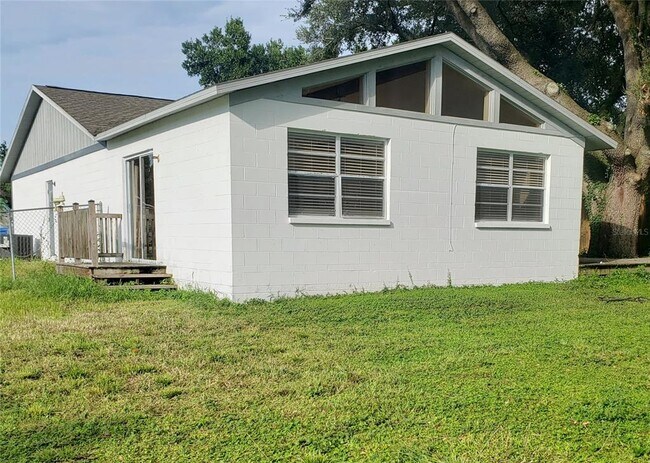 Building Photo - 404 King Louis Ct