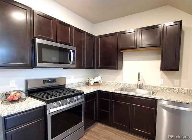 Building Photo - 1070 Oak Cir